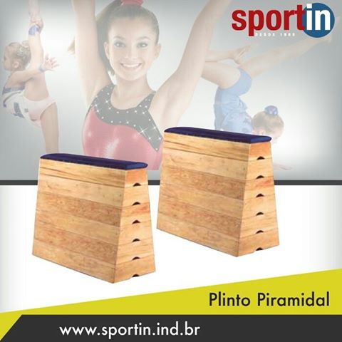 Plinto Piramidal de Madeira